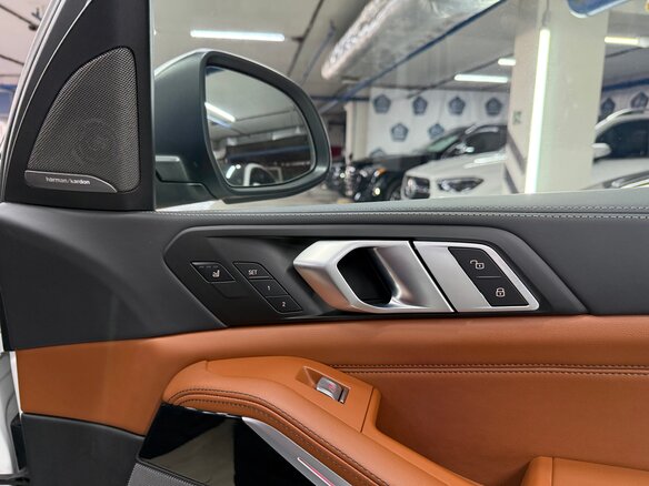 2023 BMW X7 40i I (G07) Рестайлинг, белый, 15490000 рублей - вид 17