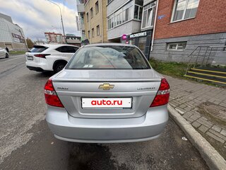 2011 Chevrolet Aveo I Рестайлинг, серебристый, 449000 рублей, вид 2