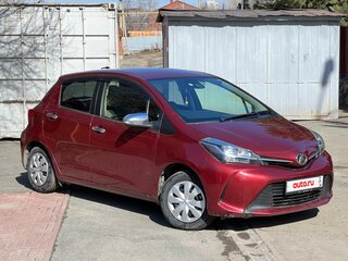 2015 Toyota Vitz III (XP130) Рестайлинг, красный, 900000 рублей, вид 4