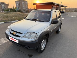 2015 Chevrolet Niva I Рестайлинг, серебристый, 620000 рублей, вид 1