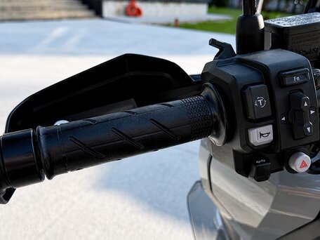 2024 Honda ADV350, серебристый, 1099000 рублей, вид 4