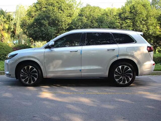 2025 Aito M7 I Рестайлинг, серебристый, 3980700 рублей, вид 4