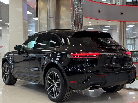 2025 Porsche Macan I Рестайлинг 2, чёрный, 11495000 рублей, вид 3