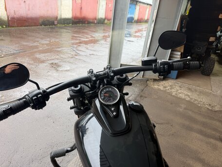 2019 Harley-Davidson Fat Bob, чёрный, 2000000 рублей, вид 3
