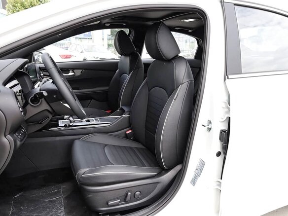 2026 Kia K3 II (China Market) Рестайлинг, белый - вид 13