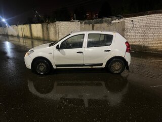 2010 Renault Sandero I, белый, 175000 рублей, вид 4