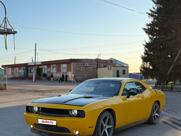 2009 Dodge Challenger III, жёлтый, 858000 рублей - вид 4
