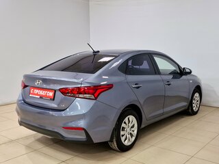2017 Hyundai Solaris II, серый, 940000 рублей, вид 4
