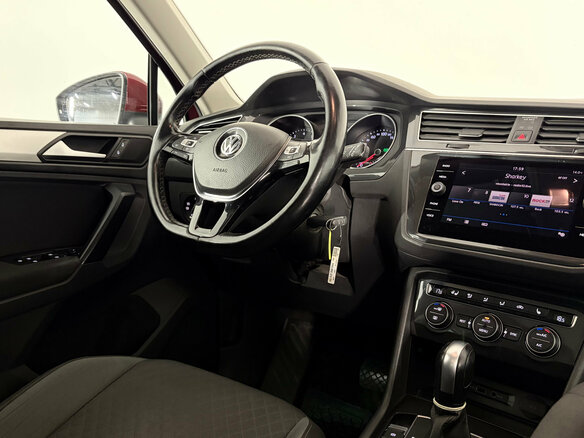 2019 Volkswagen Tiguan II, красный, 1850000 рублей - вид 9