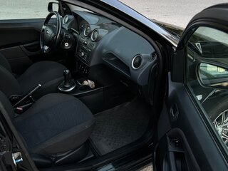 2006 Ford Fiesta Mk5, чёрный, 350000 рублей, вид 2