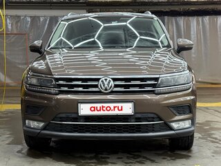 2017 Volkswagen Tiguan II, коричневый, 2450000 рублей, вид 2
