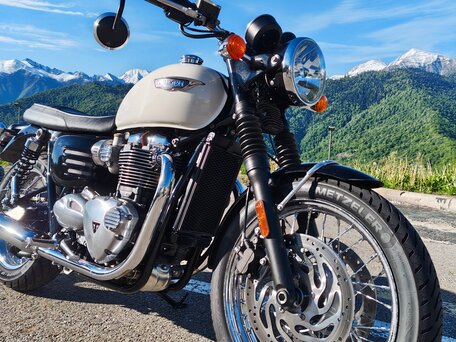 2016 Triumph Bonneville T120, белый, 850000 рублей, вид 5