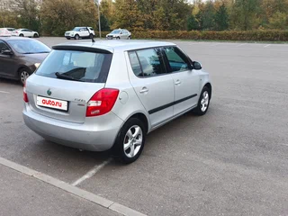 2012 Skoda Fabia II Рестайлинг, серебристый, 750000 рублей, вид 4