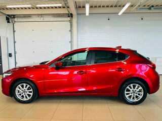 2019 Mazda Axela III Рестайлинг, красный, 1699000 рублей, вид 3