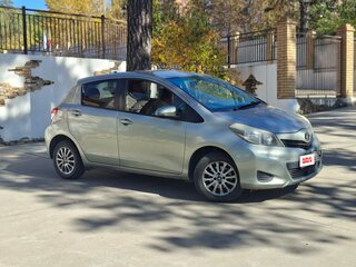2013 Toyota Vitz III (XP130), серый, 668700 рублей, вид 1