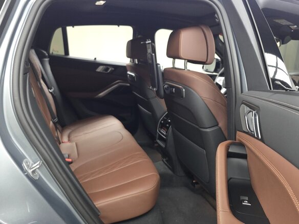 2025 BMW X6 40i III (G06) Рестайлинг, серебристый - вид 17