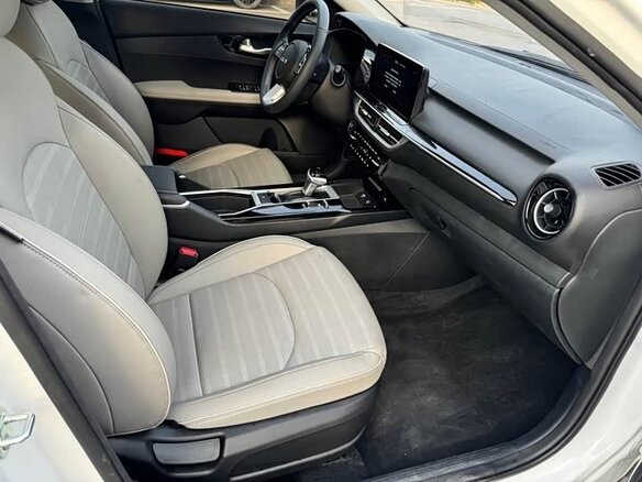 2022 Kia K3 II (China Market) Рестайлинг, белый - вид 7