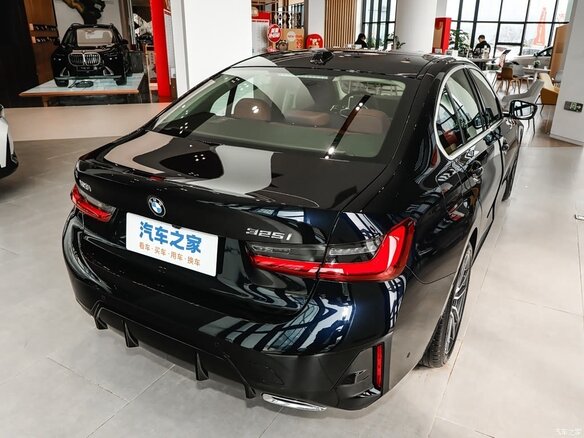 2023 BMW 3 серии Long 320Li VII (G2x) Рестайлинг, чёрный, 3660000 рублей - вид 6