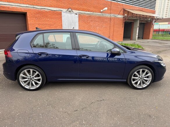 2021 Volkswagen Golf VIII, синий - вид 2