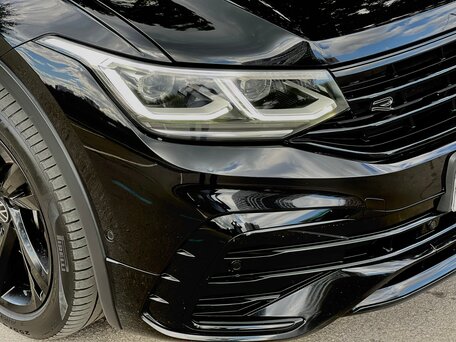 2021 Volkswagen Tiguan II Рестайлинг, чёрный, 3650000 рублей, вид 3