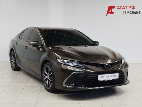 2021 Toyota Camry VIII (XV70) Рестайлинг, коричневый, 3730000 рублей, вид 3