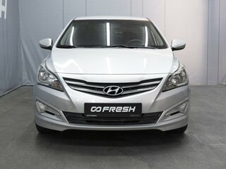 2015 Hyundai Solaris I Рестайлинг, серебристый, 970000 рублей, вид 3