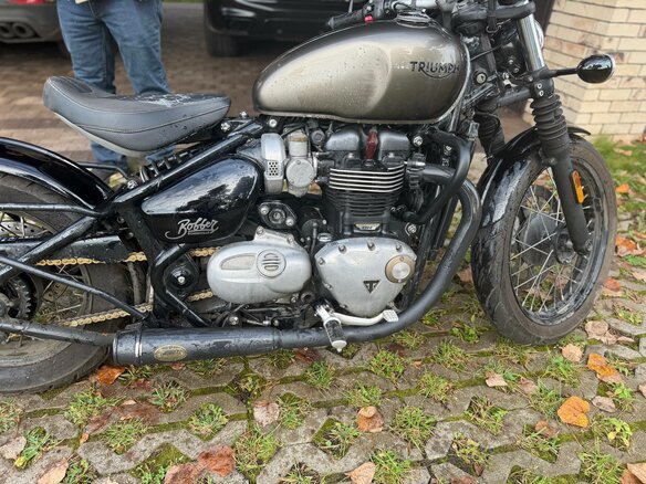 2017 Triumph Bonneville Bobber, зелёный, 1000000 рублей - вид 12