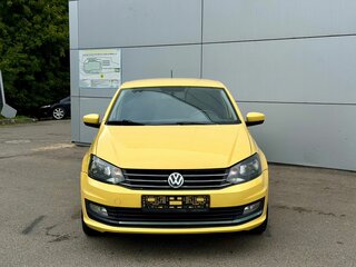 2019 Volkswagen Polo V Рестайлинг, жёлтый, 570000 рублей, вид 2