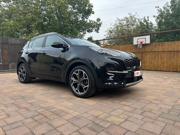 2020 Kia Sportage IV Рестайлинг, чёрный, 2650000 рублей - вид 2