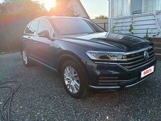 2018 Volkswagen Touareg III, синий, 4150000 рублей, вид 2