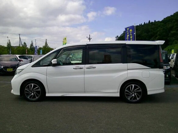 2017 Honda Stepwgn Spada V, белый, 1470000 рублей - вид 4
