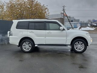 2013 Mitsubishi Pajero IV Рестайлинг 1, белый, 2199000 рублей, вид 4