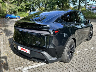 2026 Tesla Model Y Performance I Рестайлинг, чёрный, 7200000 рублей, вид 3