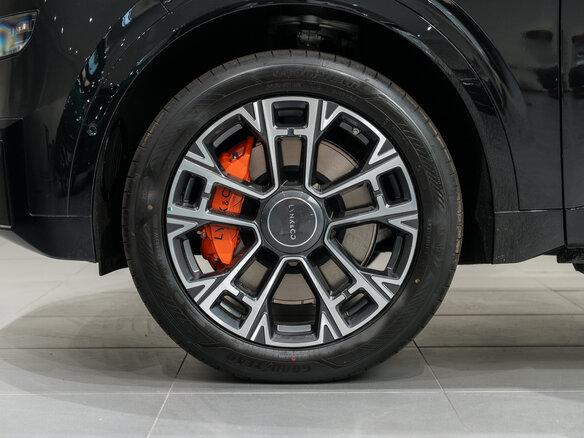 2026 Lynk & Co 900, чёрный - вид 37