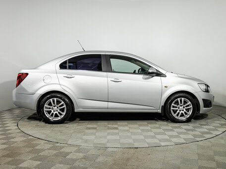 2014 Chevrolet Aveo II, серебристый, 689989 рублей, вид 4
