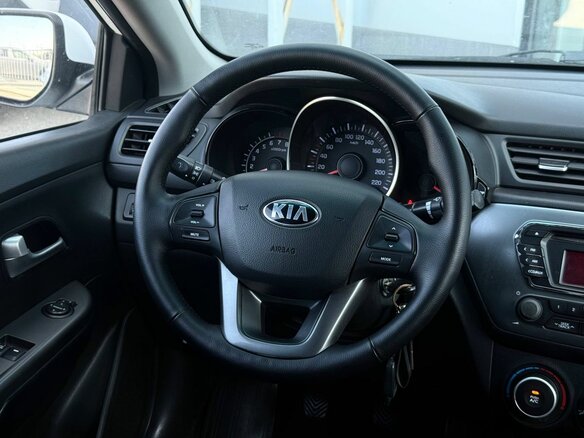 2015 Kia Rio III Рестайлинг, белый, 740000 рублей - вид 16