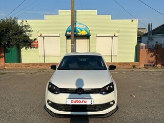 2015 Volkswagen Polo V Рестайлинг, белый, 750000 рублей, вид 2