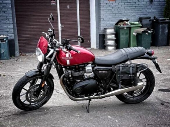 2016 Triumph Street Twin, красный, 730000 рублей