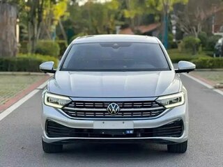 2022 Volkswagen Sagitar III Рестайлинг, серебристый, 1590000 рублей, вид 2