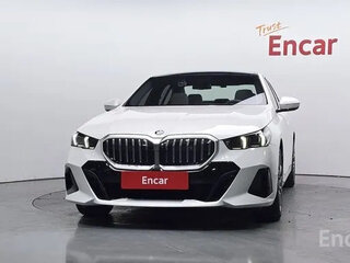 2026 BMW 5 серии 523d VIII (G60/G61/G68), белый, 7200000 рублей, вид 3
