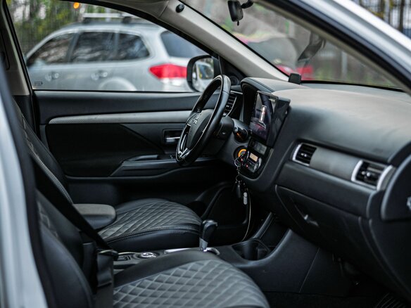 2015 Mitsubishi Outlander III Рестайлинг 2, белый, 1625000 рублей - вид 11