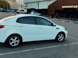 2013 Kia Rio III, белый, 800000 рублей, вид 4