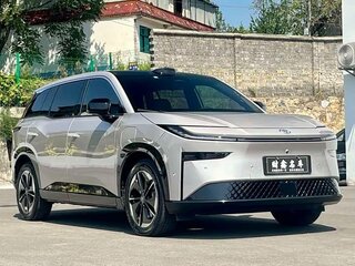 2025 Toyota bZ3X 58.3 kWh, серебристый, 2620000 рублей, вид 1