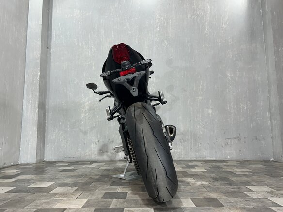 2025 Triumph Street Triple, чёрный, 1299000 рублей - вид 13