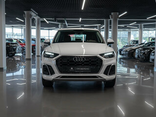 2022 Audi Q5 45 TFSI II (FY) Рестайлинг, белый, 4550000 рублей, вид 3