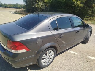 2011 Opel Astra H Рестайлинг, серый, 700000 рублей, вид 4