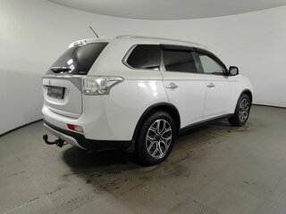 2014 Mitsubishi Outlander III Рестайлинг, белый, 2220000 рублей, вид 5