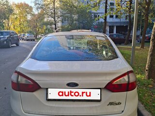 2016 Ford Fiesta Mk6 Рестайлинг, белый, 670000 рублей, вид 3