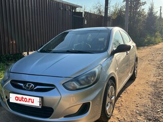 2013 Hyundai Solaris I, серебристый, 550000 рублей, вид 3