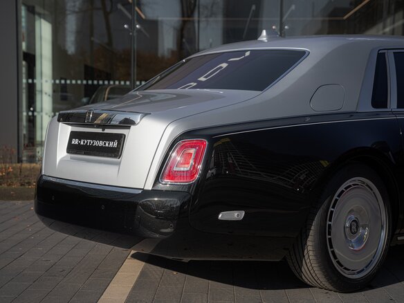 2026 Rolls-Royce Phantom Extended VIII Рестайлинг (Series II), чёрный, 86000000 рублей - вид 15